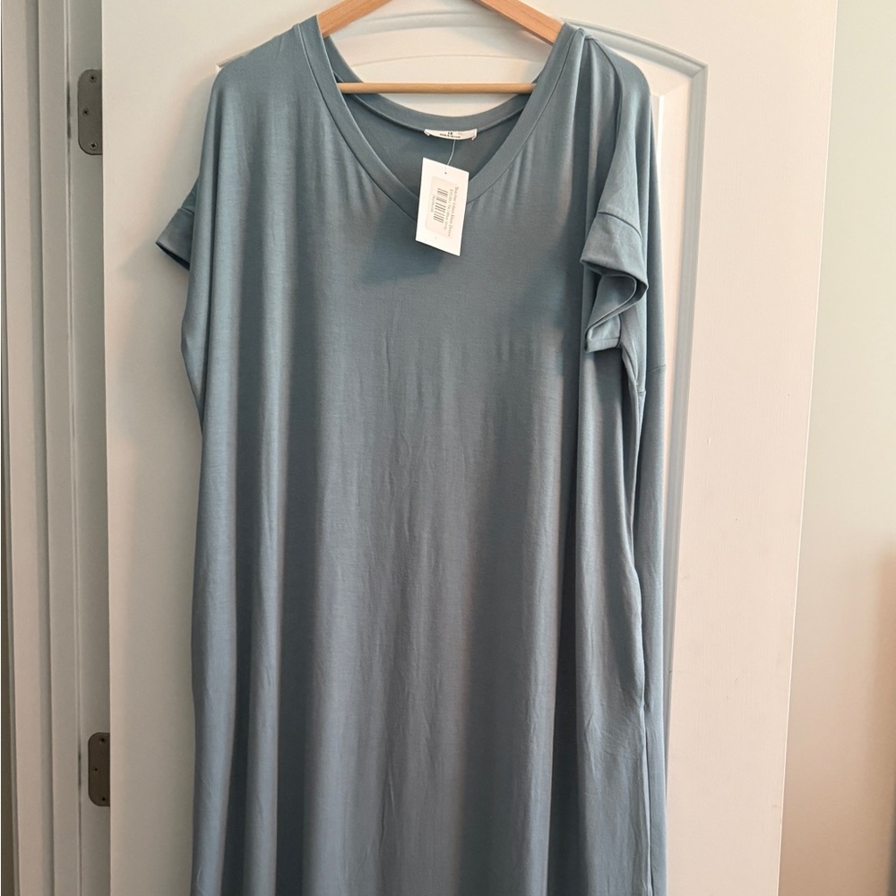 Zenana Outfitters Charcoal V-Neck Tee